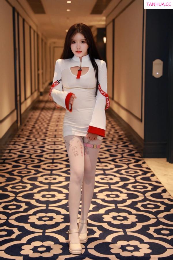   [XiuRen]高清写真图 2024.03.19 No.8258 小薯条nienie 美臀性感第77张图片